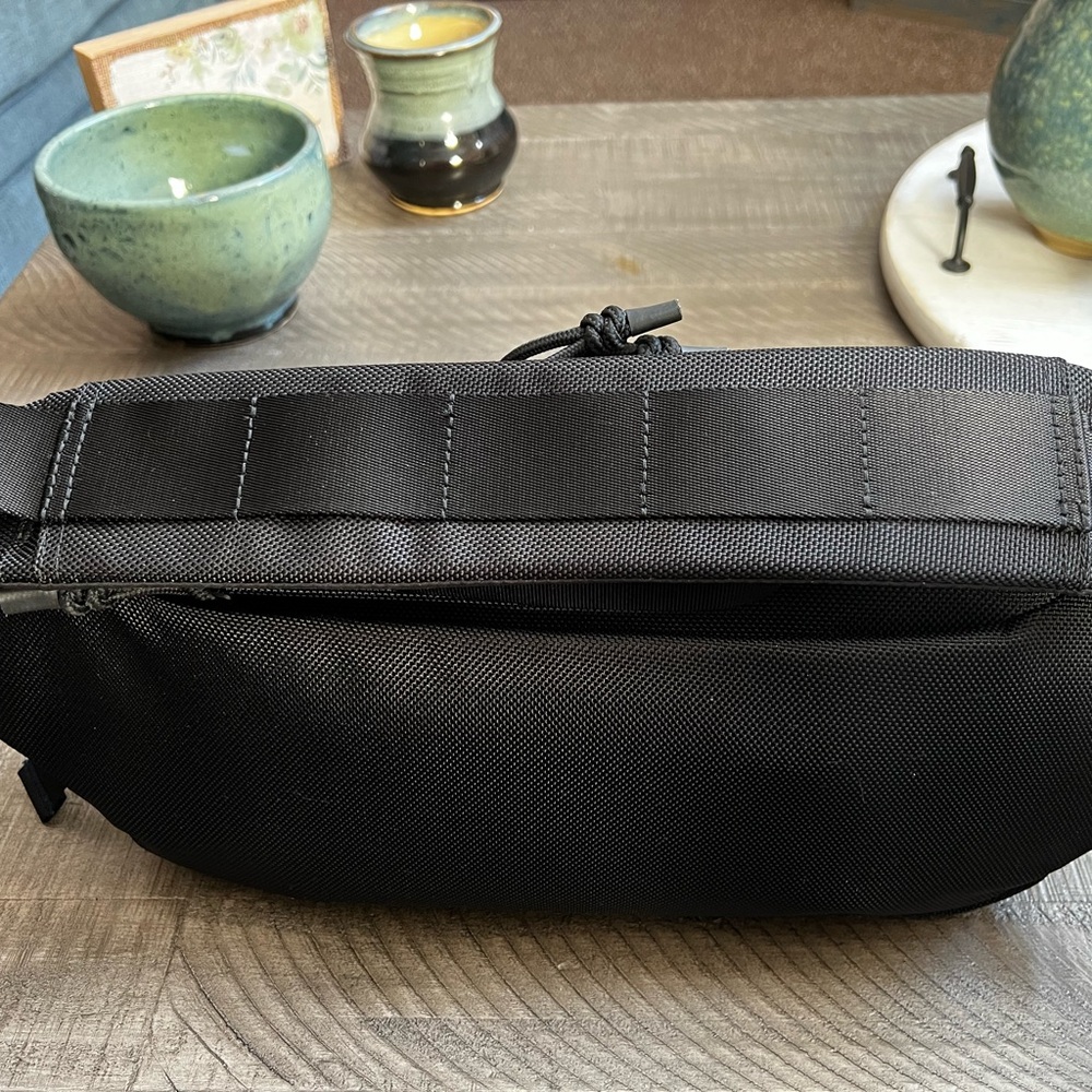 Tomtoc Wander-T26 Daily Sling Bag - Picture 6 of 10